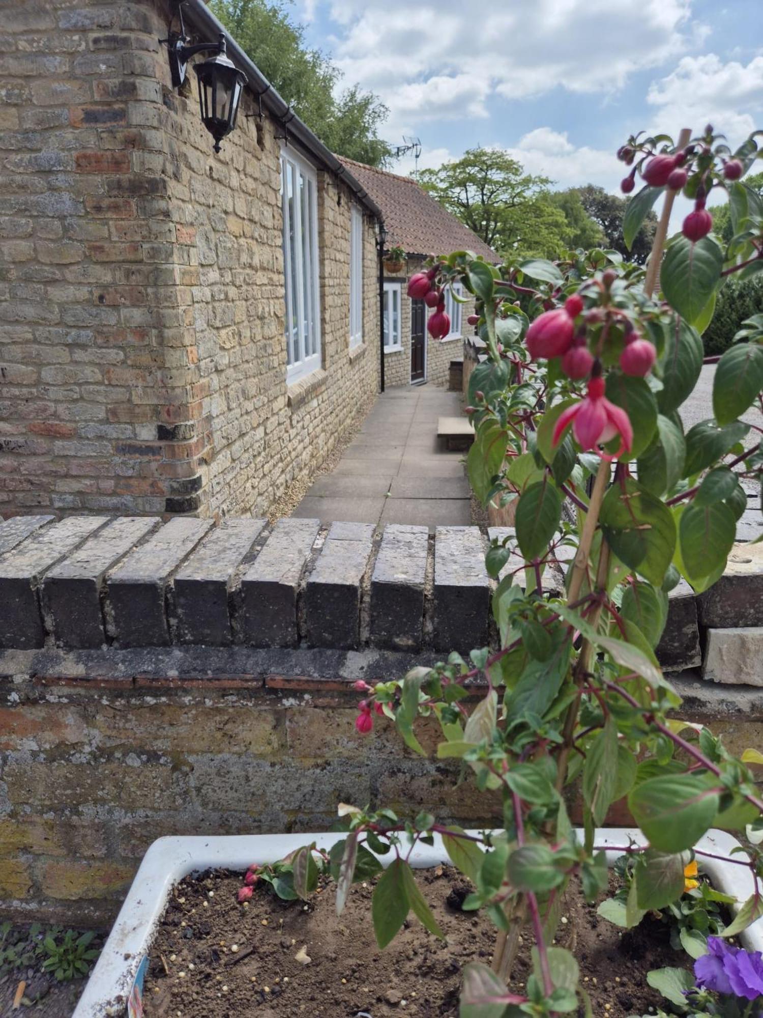 The Ship Inn Oundle Dış mekan fotoğraf