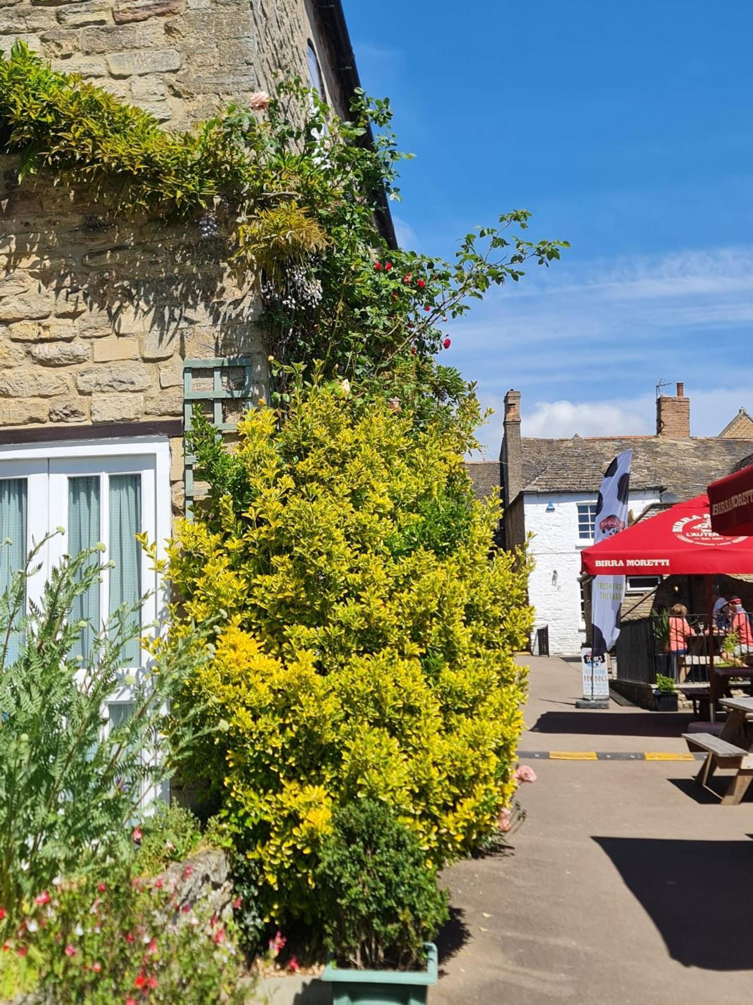 The Ship Inn Oundle Dış mekan fotoğraf